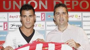 <b>PUESTA DE LARGO. </b>Rafita y Alberto Benito en la presentación de ayer.