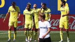 VILLAREAL, SPAIN - JUNE 28: Paco Alcacer of Villareal celebrates scoring the opening goal during the Liga match between Villarreal CF and Valencia CF at Estadio de la Ceramica on June 28, 2020 in Villareal, Spain. (Photo by Eric Alonso/Getty Images)