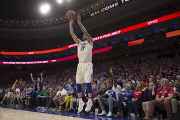 PHILADELPHIA, PA - MAY 7: JJ Redick #17 of the Philadelphia 76ers shoots the ball against the Boston Celtics in the fourth quarter during Game Four of the Eastern Conference Second Round of the 2018 NBA Playoffs at Wells Fargo Center on May 7, 2018 in Phi