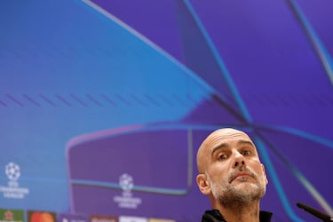 Guardiola: “Diría a Xabi que mee con la suya; y como no meará colonia, le irá bien”