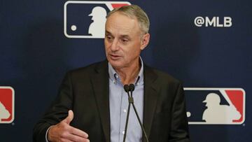 Manfred aseguró que se jugará pelota este año, pero que no extenderán la postemporada más allá de octubre por la posibilidad de una segunda ola de covid-19.