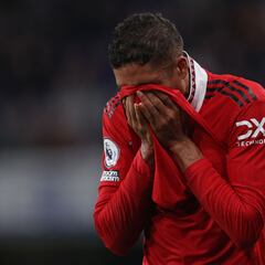 Old Trafford llora por Varane