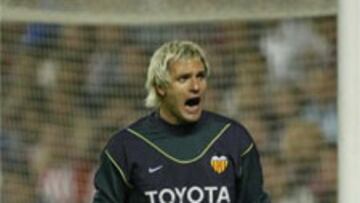 <b>VUELTA A LA TITULARIDAD</b>. Parece que Santiago Cañizares recupera el puesto de titular, por lo menos para el encuentro ante Venezuela.