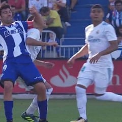 Manu García debió ver la roja por un codazo a Lucas Vázquez