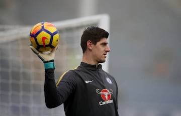 Soccer Football - Premier League - Everton vs Chelsea - Goodison Park, Liverpool, Britain - December 23, 2017 Chelsea's Thibaut Courtois during the warm up before the match