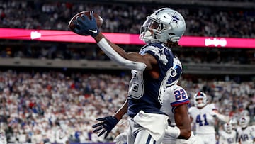 EAST RUTHERFORD, NEW JERSEY - SEPTEMBER 26: CeeDee Lamb #88 of the Dallas Cowboys catches a 1 yard touchdown pass against the New York Giants during the fourth quarter in the game at MetLife Stadium on September 26, 2022 in East Rutherford, New Jersey. Elsa/Getty Images/AFP