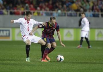 Gameiro e Iniesta.