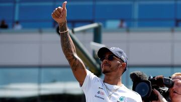 Hamilton seguir&aacute; en Mercedes.