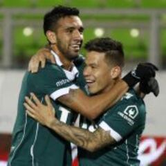 Doblete de Ronnie Fernández guía el triunfo de Wanderers