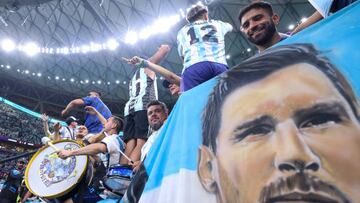 Argentina fans during the World Cup match between Argentina v Mexico , in Doha, Qatar, on November 26, 2022. (Photo by Foto Olimpik/NurPhoto via Getty Images)