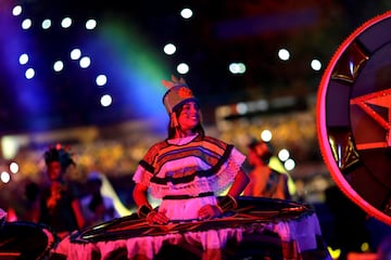 En la ceremonia de inauguración de la Copa América, cada país está representado, no solo por los trajes típicos, sino por un niño con el uniforme de cada selección. Ha sido un espectáculo lleno de luces y donde los niños fueron los protagonistas.