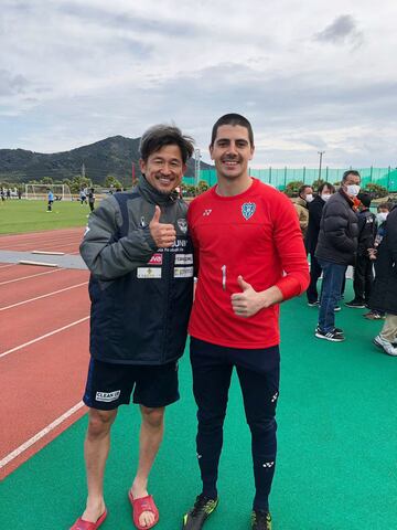 El portero de Barakaldo decidi¨® empreder una nueva etapa en diciembre de 2018 al fichar por el Avispa Fukuoka japon¨¦s, de la J2 League. Tras ascender a la J1 League en diciembre de 2020, el club comunic¨® que no renovar¨ªa su contrato.