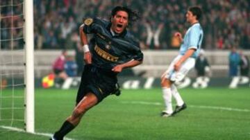 Iván Zamorano perdió la final de 96-97 y ganó la 97-98 junto al Inter de Milán, donde hizo un gol en la final.