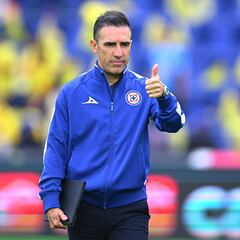 Afición de Cruz Azul condiciona a Vicente Sánchez