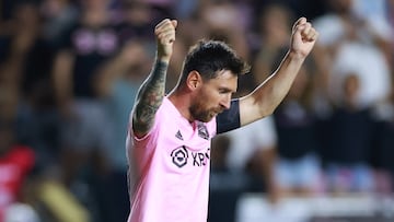 FORT LAUDERDALE, FLORIDA - AUGUST 02: Lionel Messi #10 of Inter Miami CF celebrates after scoring a goal in the second half during the Leagues Cup 2023 Round of 32 match between Orlando City SC and Inter Miami CF at DRV PNK Stadium on August 02, 2023 in Fort Lauderdale, Florida.   Hector Vivas/Getty Images/AFP (Photo by Hector Vivas / GETTY IMAGES NORTH AMERICA / Getty Images via AFP)