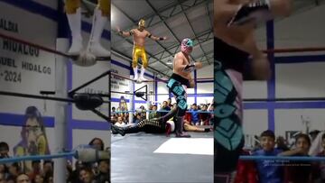 Luchador detiene el tiempo en función de lucha y se vuelve viral