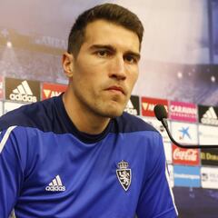 Zapater: "Es lamentable llevar tres entrenadores; los culpables somos los jugadores"