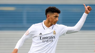 Álvaro Rodriguez, en una acción esta temporada con el Castilla.