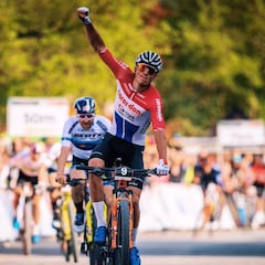 Van der Poel no para: victoria en la Copa del Mundo de MTB
