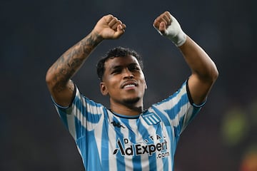 Racing's Colombian forward Roger Martinez celebrates after scoring during the Copa Sudamericana group stage second leg football match between Argentina's Racing and Paraguay's Sportivo Luqueno at La Fortaleza Stadium in Lanus, Buenos Aires Province, on May 28, 2024. (Photo by Luis ROBAYO / AFP)