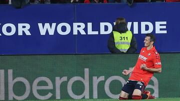 Budimir celebra un gol al Celta en LaLiga EA Sports.