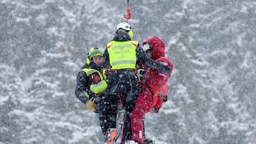 Alpine Skiing - FIS Alpine Ski World Cup - Women's Downhill - Crans-Montana, Switzerland - January 30, 2026 Lindsey Vonn of the U.S. being airlifted to the hospital after sustaining an injury following a crash during her run REUTERS/Denis Balibouse TPX IMAGES OF THE DAY