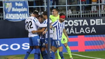 Sekou es felicitado tras anotar el 2-1.