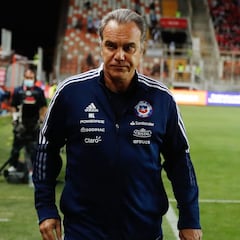 Lasarte explicó la demora en el cambio de Bravo tras su lesión