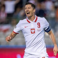 Is Robert Lewandowski joining PSG?