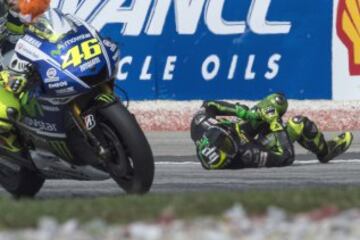 La aparatosa caída de Espargaró en imágenes