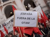 Pancarta durante una concentración contra la agresión de EEUU a Venezuela, frente a la Embajada de EEUU, a 4 de diciembre de 2025, en Madrid (España). La concentración, convocada por Izquierda Revolucionaria y el Sindicato de Estudiantes, se sitúa bajo el lema ‘Abajo la agresión imperialista de EEUU contra Venezuela. Trump criminal de guerra’. El presidente de Venezuela, Nicolás Maduro, se encuentra ahora mismo "bajo arresto" y será sometido a juicio en suelo estadounidense tras la operación militar de esta madrugada ejecutada por el Ejército norteamericano en suelo venezolano.
04 ENERO 2026;CONCENTRACIÓN;MADRID;EEUU;VENEZUELA;ATAQUE;MADURO;TRUMP;ARRESTO;MILITARES;OPERACIÓN MILITAR
Diego Radamés / Europa Press
04/01/2026
