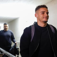 Max Aarons aterriza en Valencia: “Estoy listo para aportar desde ya”
