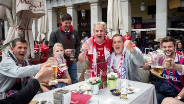 Aficionados del Bayern en la Plaza Mayor.