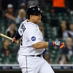 Miguel Cabrera hits .300 with walk-off single