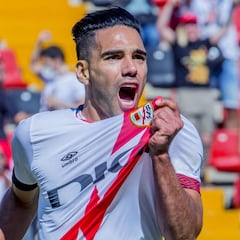 Falcao se mantiene en top 5 de goleadores desde el banco