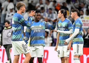 El Bernabéu perdona a Vinicius