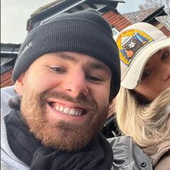 La foto navideña de Brereton y su novia que revienta las redes