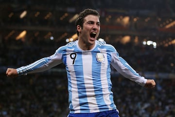 Nació en Francia pero ha defendido siempre la camiseta de Argentina, país donde se crió.