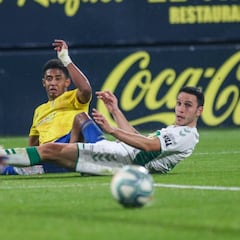 Cádiz y Elche empatan en una lección de fútbol defensivo