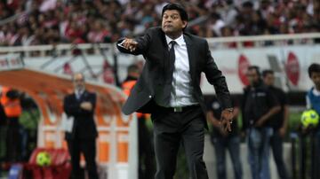 Como futbolista forjó una trayectoria envidiable, no así como timonel porque se puso la etiqueta de “bombero”, misma que podría cambiar si comienza un torneo.