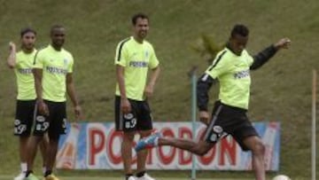 Juan Carlos Osorio le pide a sus jugadores que mejore la comunicaci&oacute;n en la cancha. Los jugadores dicen que por el ruido de la hinchada es complicado comunicarse entre ellos. 