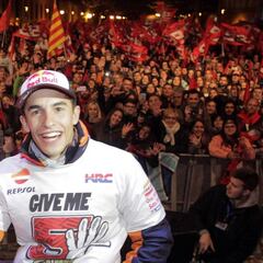 Márquez celebra sus cinco títulos: ¡'Give me five', Cervera!