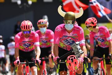 La última etapa del Tour en territorio danés contó con el protagonismo de Rigoberto Urán, quien utilizó un casco y un martillo vikingo.