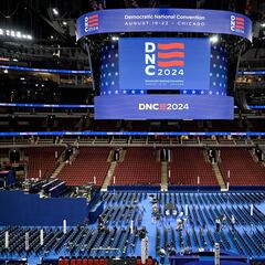 How many people are expected to attend the Democratic National Convention in Chicago?