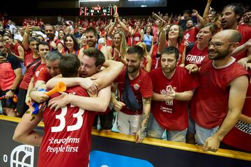 Los jugadores del Girona celebran el ascenso a la liga ACB.