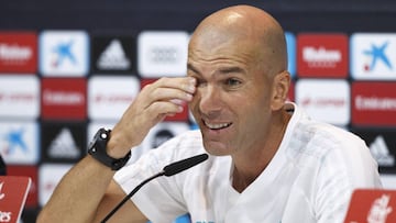 Zidane: "Cristiano's contract is an issue for him and the club"