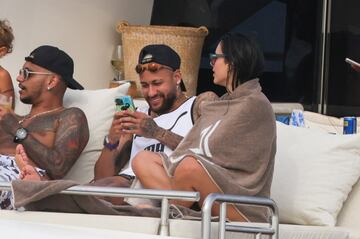 Las fotos de Neymar en Ibiza que suscitan comentarios