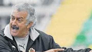 <b>OPTIMISTA. </b>David Vidal revolucionará al equipo para buscar la victoria ante el Sporting.