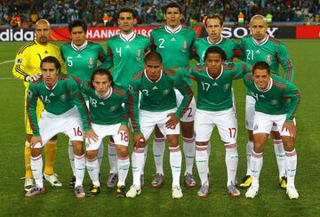 Partido de Octavos de Final de Sudáfrica 2010 desde Johannesburgo el 27 de junio.
Adolfo Bautista, Javier Hernández, Gerardo Torrado, Giovani Dos Santos, Andrés Guardado. . .