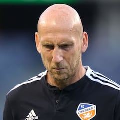Jaap Stam se une a lista de técnicos despedidos tras salir de Cincinnati